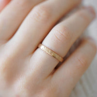 burcu-okut-jewellery-ginkgo-kadın-alyans-wedding-band-solid-gold-14K-rose-yellow-white-matte-surface-finish-botanic-collection-botanik-çiçek-engraved-flower-romantik-tasarım