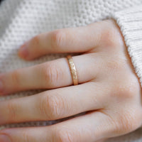 burcu-okut-jewellery-ginkgo-kadın-alyans-wedding-band-solid-gold-14K-rose-yellow-white-matte-surface-finish-botanic-collection-botanik-çiçek-engraved-flower-romantik-tasarım