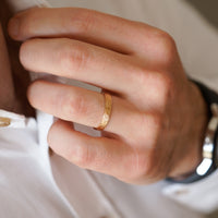 AĞAÇ KABUĞU BOMBELİ ERKEK ALYANS