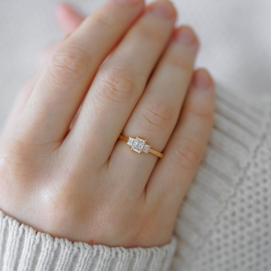 burcu-okut-jewellery-jewelry-khai-pırlanta-tektaş-diamond-natural-doğal-gia-emerald-radiant-18-ayar-rose-altın-18K-solid-rose-gold-evlilik-teklifi-kadın-yüzük-proposal-wedding-engagement-ring-woman