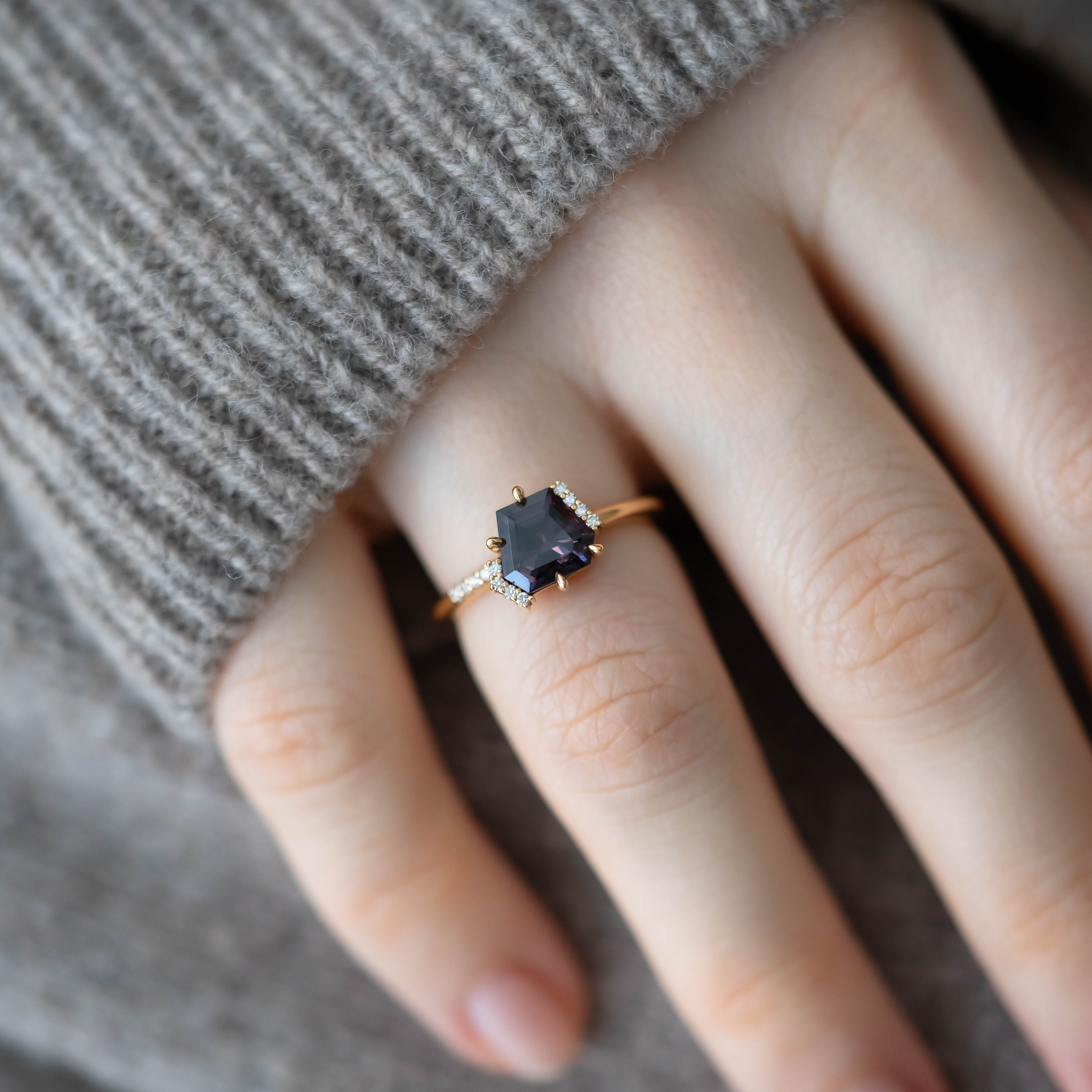 OCCULTUS ブラックメタル　BLACKL NORTH NO:9 SPINEL TEKTAŞ – Burcu Okut Jewellery