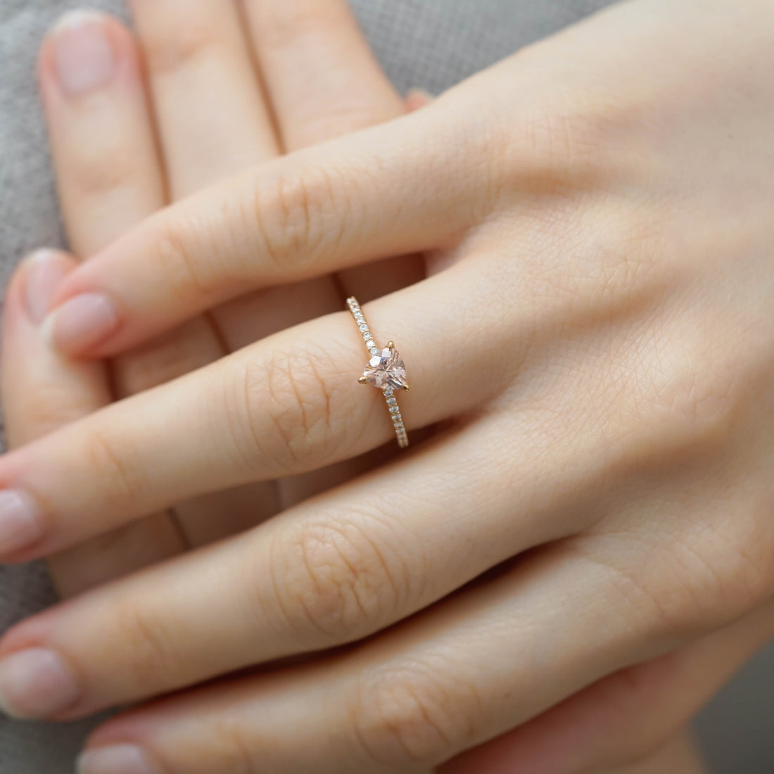 ÜÇGEN MORGANITE PIRLANTALI TEKTAŞ