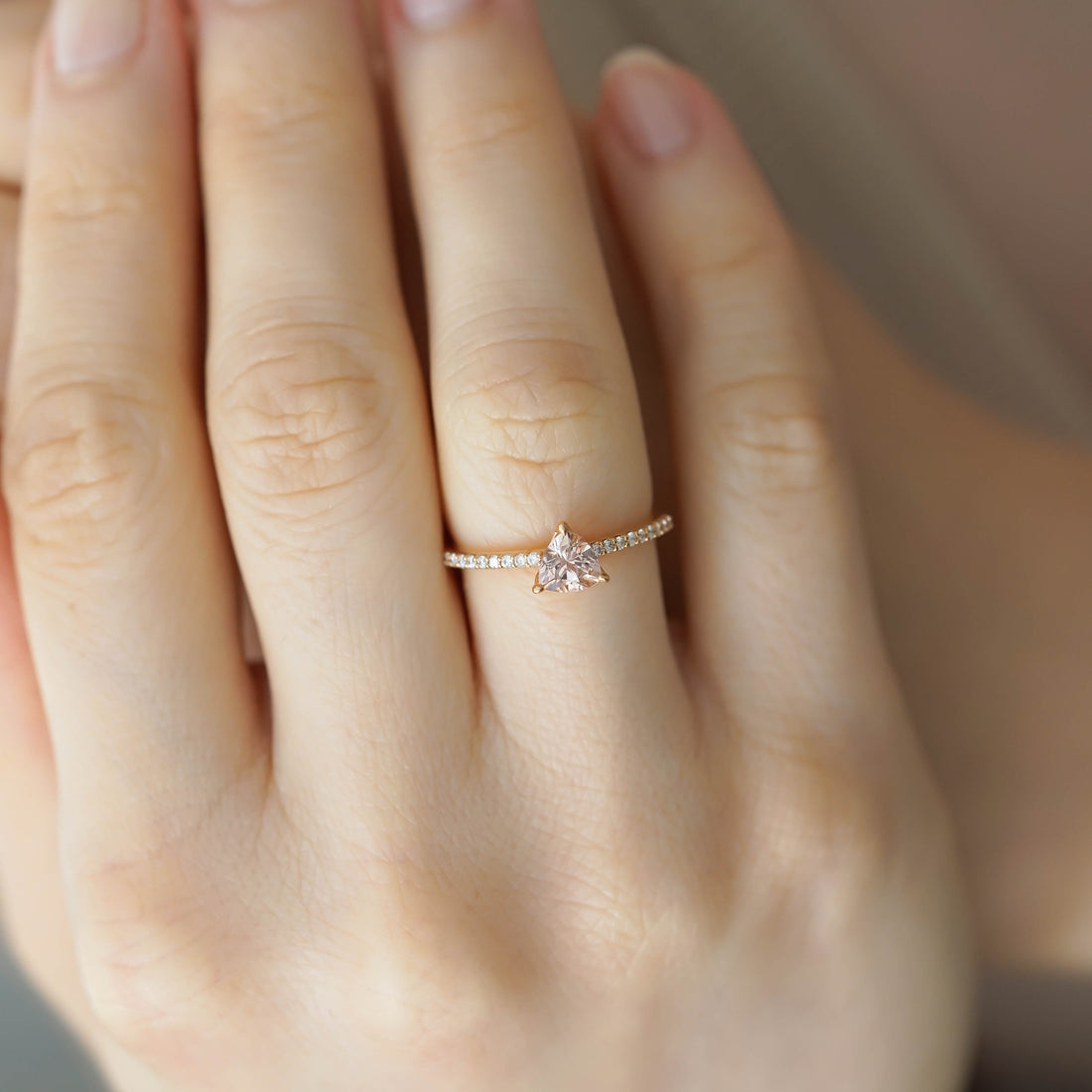 ÜÇGEN MORGANITE PIRLANTALI TEKTAŞ