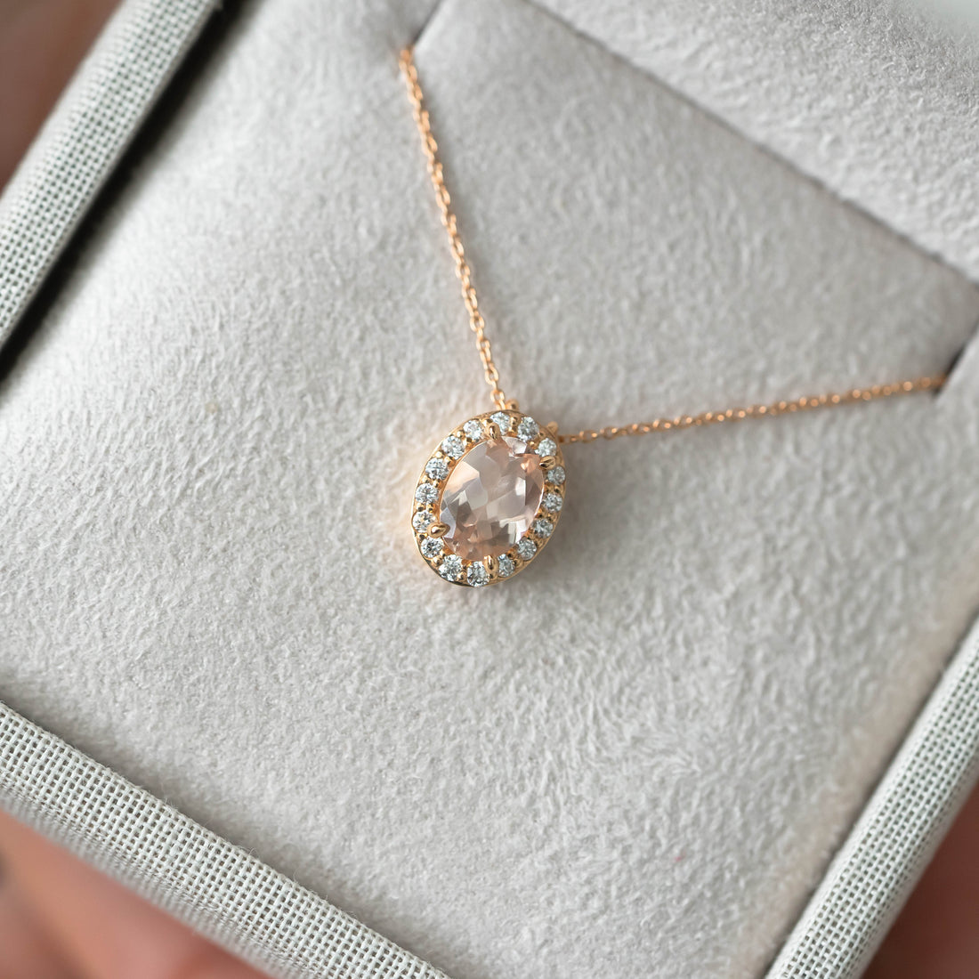 VINTAGE MORGANITE KOLYE
