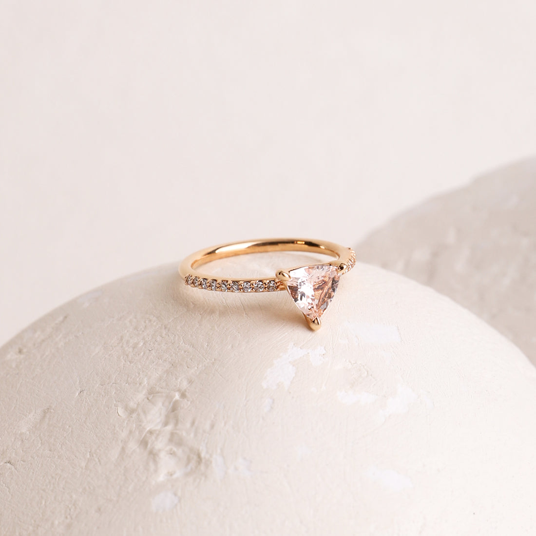 ÜÇGEN MORGANITE PIRLANTALI TEKTAŞ