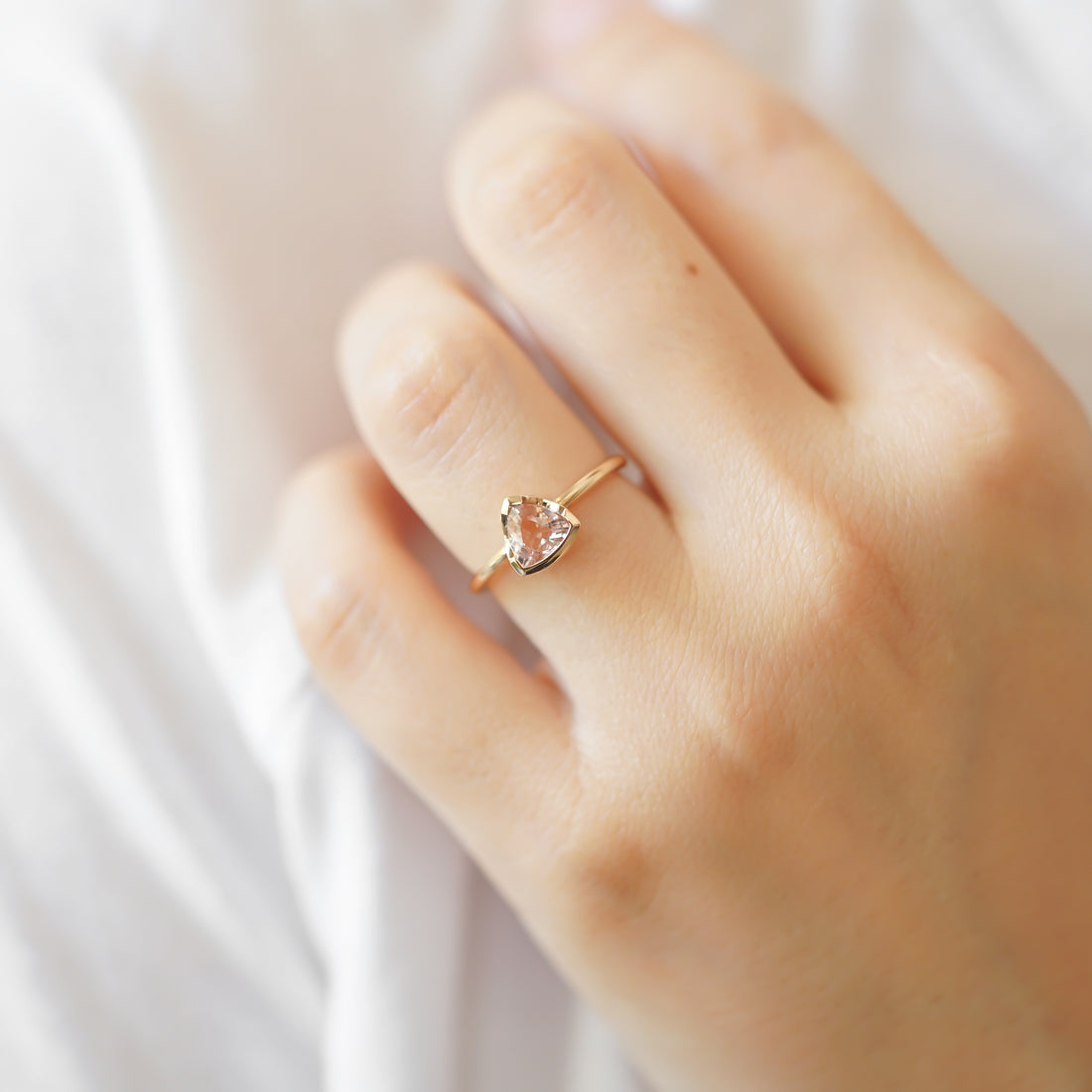ÜÇGEN MORGANITE SADE TEKTAŞ