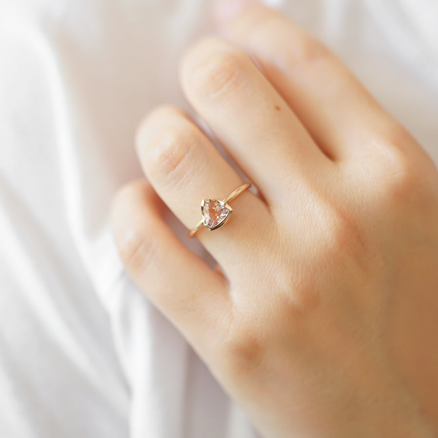 ÜÇGEN MORGANITE SADE TEKTAŞ
