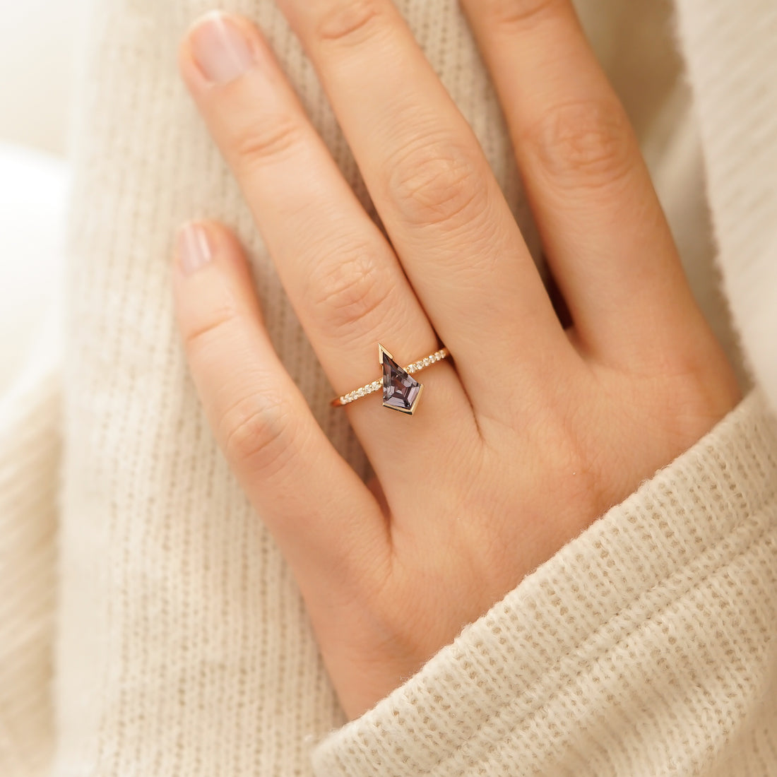 PIRLANTALI SPINEL TEKTAŞ